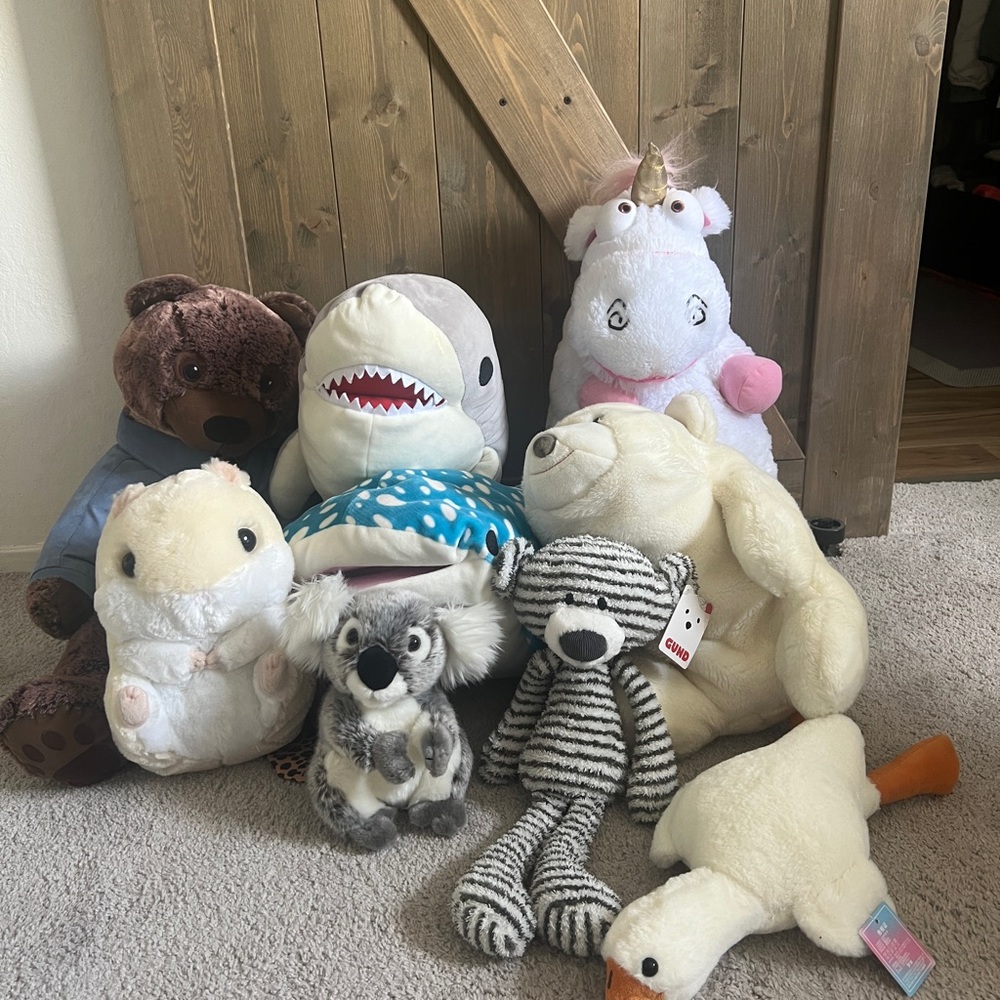Assorted Plush Toy Collection - Picture 2 of 12